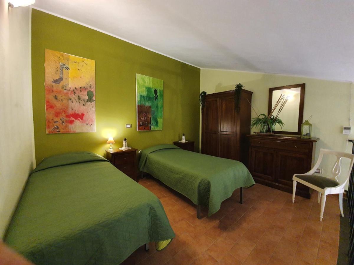 Bio Agriturismo Valle Dei Calanchi Кастільйоне-ін-Теверина Екстер'єр фото
