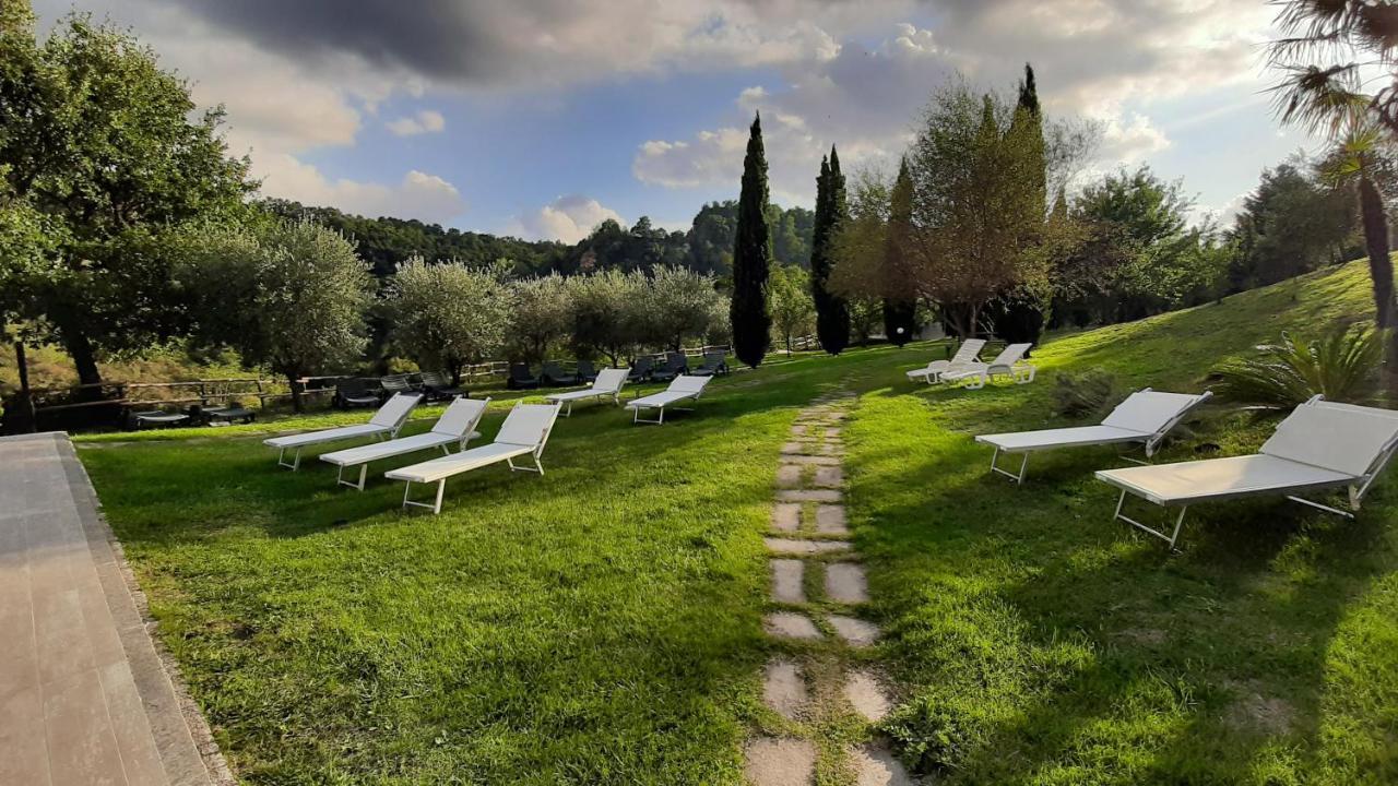 Bio Agriturismo Valle Dei Calanchi Кастільйоне-ін-Теверина Екстер'єр фото