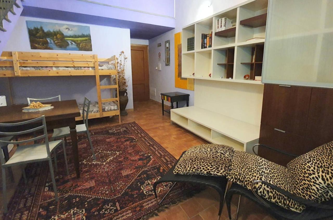 Bio Agriturismo Valle Dei Calanchi Кастільйоне-ін-Теверина Екстер'єр фото